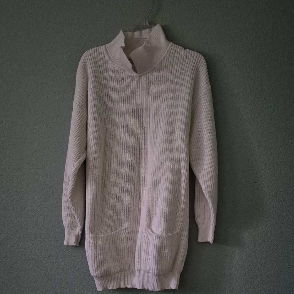 Elegant Women's Turtleneck Sweater - Soft Pink
